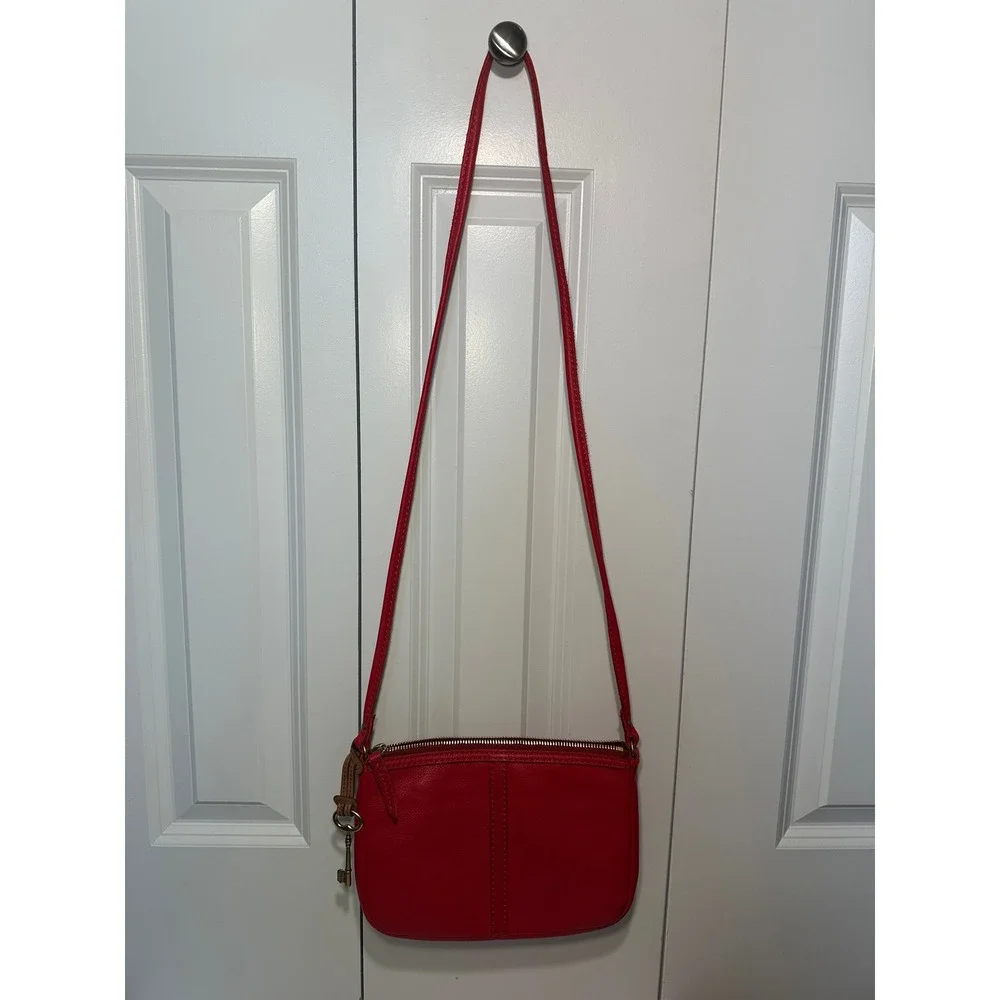 Fossil Erin Crossbody Bag Womens Small Red Pebbled Leather Key Charm Pockets